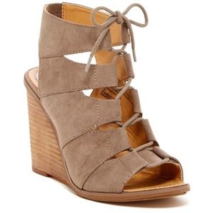 melrose and market wedges